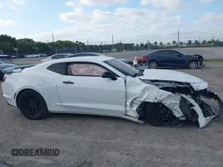 2021 Chevrolet Camaro 1LS z VIN 1G1FB1RX1M0101783, wystawiony jako IAAI lot #42095549 z przebiegiem 61 395 mil mil oraz . Historia ofert i sprzedaży dostępna na DreamBid. Obrazek 13.