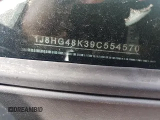 2009 Jeep Commander Sport z VIN 1J8HG48K39C554570, wystawiony jako Copart lot #52667825 z przebiegiem 194 886 mil mil oraz Szkoda całkowita • Salvage title. Historia ofert i sprzedaży dostępna na DreamBid. Obrazek 13.