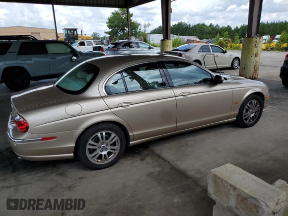 2003 Jaguar S-Type z VIN SAJEA01U53HM58399, wystawiony jako Copart lot #62006044 z przebiegiem 86 841 mil mil oraz Szkoda całkowita • Salvage title. Historia ofert i sprzedaży dostępna na DreamBid. Obrazek 3.