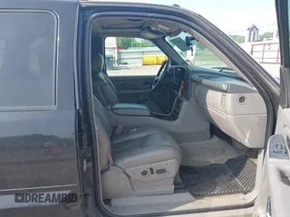 2005 Cadillac Escalade z VIN 1GYEK63N85R238220, wystawiony jako IAAI lot #42498575 z przebiegiem 229 529 mil mil oraz . Historia ofert i sprzedaży dostępna na DreamBid. Obrazek 5.