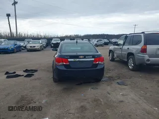 2014 Chevrolet Cruze 1LT z VIN 1G1PC5SB1E7248119, wystawiony jako IAAI lot #41653001 z przebiegiem 142 043 mil mil oraz . Historia ofert i sprzedaży dostępna na DreamBid. Obrazek 16.