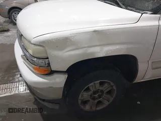 2005 Chevrolet Tahoe Z71 z VIN 1GNEK13TX5R139378, wystawiony jako IAAI lot #41267070 z przebiegiem 229 243 mil mil oraz . Historia ofert i sprzedaży dostępna na DreamBid. Obrazek 6.
