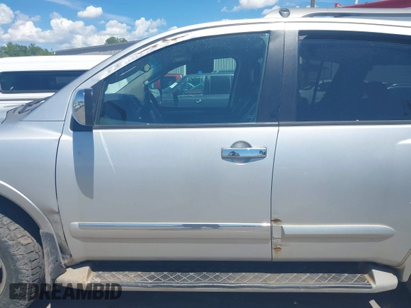 2009 Nissan Armada LE z VIN 5N1BA08C09N601876, wystawiony jako IAAI lot #42196727 z przebiegiem 247 253 mil mil oraz . Historia ofert i sprzedaży dostępna na DreamBid. Obrazek 6.