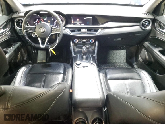 2018 Alfa Romeo Stelvio z VIN ZASFAKAN0J7C04021, wystawiony jako Copart lot #53308355 z przebiegiem 58 192 mil mil oraz Szkoda całkowita • Salvage title. Historia ofert i sprzedaży dostępna na DreamBid. Obrazek 8.