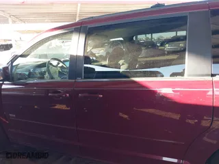 2008 Chrysler Town & Country Touring with VIN 2A8HR54P48R786571, listed as a IAAI auction lot 41871738 with 142,235 mi miles. Bid and sale history available at carsss.com. Image 15.