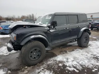 2024 Ford Bronco Wildtrak with VIN 1FMEE2BP2RLA72211, listed as a Copart auction lot 44726825 with 9,469 mi miles and Salvage Title. Bid and sale history available at carsss.com. Image 1.