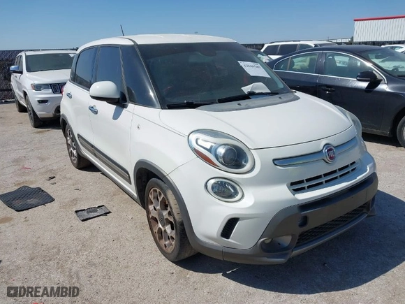 2014 FIAT 500L Trekking with VIN ZFBCFADH2EZ007586, listed as a IAAI auction lot 42040589 with 69,793 mi miles. Bid and sale history available at carsss.com. Image 1.
