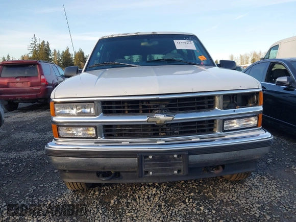 1997 Chevrolet Suburban with VIN 3GNFK16RXVG102805, listed as a IAAI auction lot 41559415 with 1 mi miles. Bid and sale history available at carsss.com. Image 11.