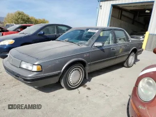 1990 Oldsmobile Cutlass z VIN 2G3AL54R2L2339637, wystawiony jako Copart lot #78364484 z przebiegiem 89 106 mil mil oraz Tytuł czysty. Historia ofert i sprzedaży dostępna na DreamBid. Obrazek 1.