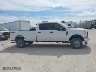 2017 Ford Super Duty F-250 SRW Lariat with VIN 1FT7W2B69HED25657, listed as a IAAI auction lot 41675676 with 169,995 mi miles. Bid and sale history available at carsss.com. Image 13.