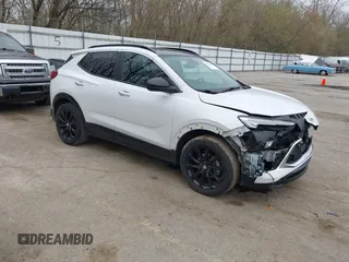 2024 Buick Encore GX Sport Touring с VIN KL4AMESL6RB011206, выставлен на аукционе IAAI как лот 42092669 с пробегом 18 282 миль миль и . История ставок и продаж доступна на DreamBid. Изображение 1.