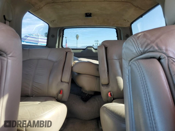 2002 Chevrolet Suburban Z71 with VIN 3GNFK16T02G237847, listed as a Copart auction lot 85391084 with 277,509 mi miles and Clean Title. Bid and sale history available at carsss.com. Image 10.
