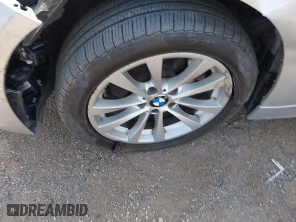 2018 BMW 3 Series 320i xDrive z VIN WBA8A3C5XJA494899, wystawiony jako IAAI lot #42092150 z przebiegiem 60 884 mil mil oraz . Historia ofert i sprzedaży dostępna na DreamBid. Obrazek 12.