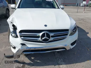 2017 Mercedes-Benz GLC 300 z VIN WDC0G4JB9HV006052, wystawiony jako IAAI lot #42221780 z przebiegiem 79 542 mil mil oraz . Historia ofert i sprzedaży dostępna na DreamBid. Obrazek 6.