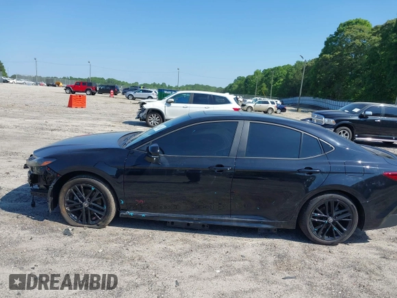 2025 Toyota Camry LE z VIN 4T1DAACK8SU509391, wystawiony jako IAAI lot #42133729 z przebiegiem 10 000 mil mil oraz . Historia ofert i sprzedaży dostępna na DreamBid. Obrazek 15.