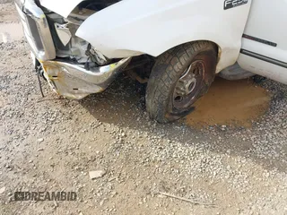 2000 Ford F-250 XL z VIN 1FTNX21F7YEC15664, wystawiony jako IAAI lot #41600552 z przebiegiem 340 100 mil mil oraz . Historia ofert i sprzedaży dostępna na DreamBid. Obrazek 6.