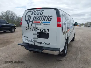 2021 Chevrolet Express Cargo z VIN 1GCWGAF75M1194461, wystawiony jako IAAI lot #42122648 z przebiegiem 64 047 mil mil oraz . Historia ofert i sprzedaży dostępna na DreamBid. Obrazek 16.