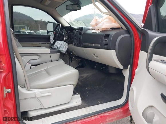 2008 Chevrolet Silverado 1500 LT w/1LT with VIN 2GCEK13J781262883, listed as a IAAI auction lot 41499201 with 157,000 mi miles. Bid and sale history available at carsss.com. Image 5.