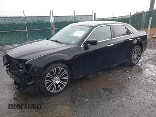 2014 Chrysler 300 S z VIN 2C3CCABG5EH145336, wystawiony jako IAAI lot #42292149 z przebiegiem 80 421 mil mil oraz . Historia ofert i sprzedaży dostępna na DreamBid. Obrazek 2.