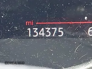 2017 MINI Clubman Cooper z VIN WMWLN5C56H2E32370, wystawiony jako IAAI lot #42159911 z przebiegiem 134 375 mil mil oraz . Historia ofert i sprzedaży dostępna na DreamBid. Obrazek 15.
