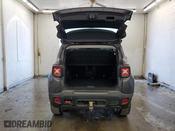 2019 Jeep Renegade Trailhawk z VIN ZACNJBC15KPJ98541, wystawiony jako Copart lot #46885945 z przebiegiem 78 416 mil mil oraz Szkoda całkowita • Salvage title. Historia ofert i sprzedaży dostępna na DreamBid. Obrazek 6.