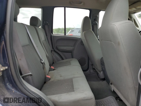2007 Jeep Liberty Sport z VIN 1J4GL48K37W580719, wystawiony jako Copart lot #57618765 z przebiegiem 166 388 mil mil oraz Czysty tytuł • Clean title. Historia ofert i sprzedaży dostępna na DreamBid. Obrazek 11.