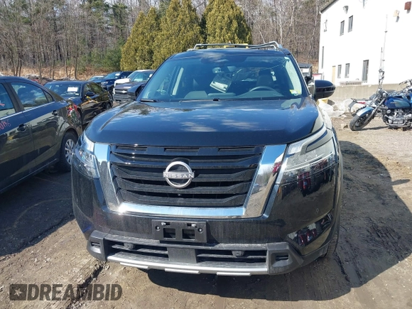 2024 Nissan Pathfinder SL z VIN 5N1DR3CD5RC295501, wystawiony jako IAAI lot #41774354 z przebiegiem 1 740 mil mil oraz . Historia ofert i sprzedaży dostępna na DreamBid. Obrazek 12.