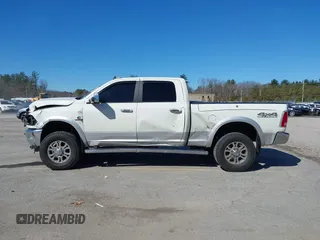 2018 Ram 2500 Laramie z VIN 3C6UR5FL4JG404249, wystawiony jako IAAI lot #41965199 z przebiegiem 123 506 mil mil oraz . Historia ofert i sprzedaży dostępna na DreamBid. Obrazek 14.