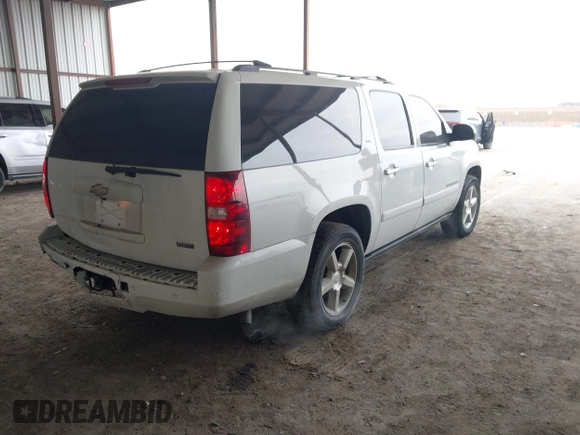 2008 Chevrolet Suburban LT w/3LT with VIN 3GNFC16088G176940, listed as a IAAI auction lot 41596604 with 264,173 mi miles. Bid and sale history available at carsss.com. Image 4.
