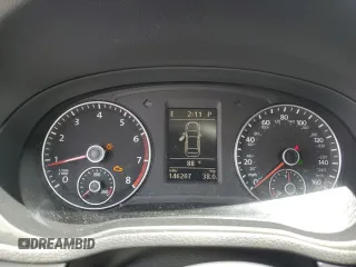 2012 Volkswagen Passat SE z VIN 1VWBP7A30CC025860, wystawiony jako Copart lot #56124875 z przebiegiem 146 207 mil mil oraz Szkody całkowita. Historia ofert i sprzedaży dostępna na DreamBid. Obrazek 9.
