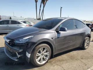 2021 Tesla Model Y Long Range z VIN 5YJYGDEE8MF206555, wystawiony jako Copart lot #51470695 z przebiegiem 28 948 mil mil oraz Szkoda całkowita • Salvage title. Historia ofert i sprzedaży dostępna na DreamBid. Obrazek 1.