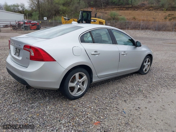 2012 Volvo S60 T5 with VIN YV1622FS7C2141904, listed as a IAAI auction lot 41918452 with 151,908 mi miles. Bid and sale history available at carsss.com. Image 4.