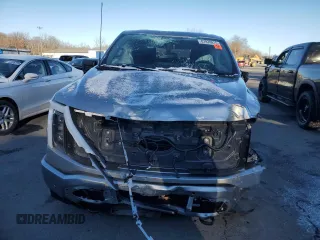 2023 Ford F-150 Lightning Pro z VIN 1FTVW1EL3PWG61686, wystawiony jako Copart lot #87870815 z przebiegiem Nie podano mil oraz Szkoda całkowita • Salvage title. Historia ofert i sprzedaży dostępna na DreamBid. Obrazek 5.