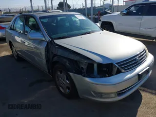 2003 Toyota Avalon XL z VIN 4T1BF28B03U321618, wystawiony jako IAAI lot #42297842 z przebiegiem 142 154 mil mil oraz . Historia ofert i sprzedaży dostępna na DreamBid. Obrazek 1.