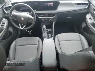 2025 Buick Encore GX Preferred z VIN KL4AMBSL1SB182773, wystawiony jako Copart lot #61030435 z przebiegiem 4 328 mil mil oraz Czysty tytuł • Clean title. Historia ofert i sprzedaży dostępna na DreamBid. Obrazek 8.