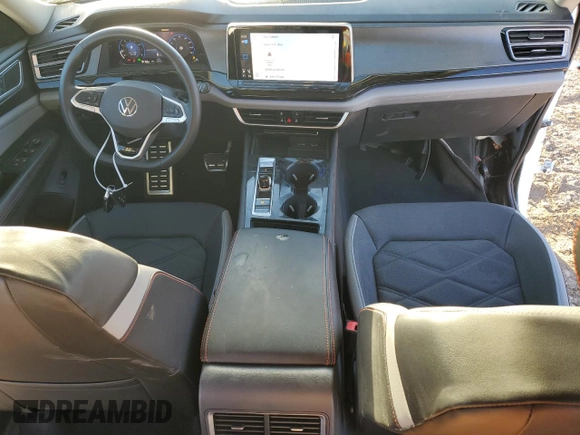 2024 Volkswagen Atlas Peak Edition SE with VIN 1V2CR2CA5RC586126, listed as a Copart auction lot 80706084 with 5,106 mi miles and Salvage title. Bid and sale history available at DreamBid. Image 8.