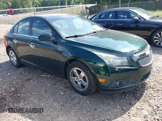 2014 Chevrolet Cruze 1LT z VIN 1G1PC5SB1E7153107, wystawiony jako IAAI lot #42224498 z przebiegiem 123 348 mil mil oraz . Historia ofert i sprzedaży dostępna na DreamBid. Obrazek 1.