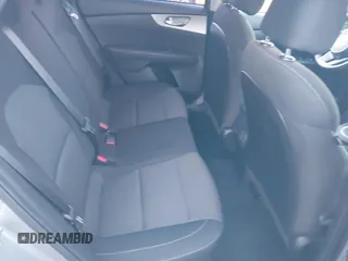 2023 Kia Forte LXS z VIN 3KPF24AD5PE606683, wystawiony jako IAAI lot #41216622 z przebiegiem 38 827 mil mil oraz . Historia ofert i sprzedaży dostępna na DreamBid. Obrazek 8.