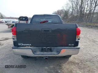 2007 Toyota Tundra SR5 z VIN 5TFBT54117X005726, wystawiony jako IAAI lot #42105716 z przebiegiem 84 828 mil mil oraz . Historia ofert i sprzedaży dostępna na DreamBid. Obrazek 16.