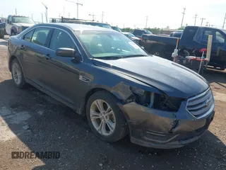 2015 Ford Taurus SEL z VIN 1FAHP2E80FG143819, wystawiony jako IAAI lot #42316114 z przebiegiem 103 959 mil mil oraz . Historia ofert i sprzedaży dostępna na DreamBid. Obrazek 1.