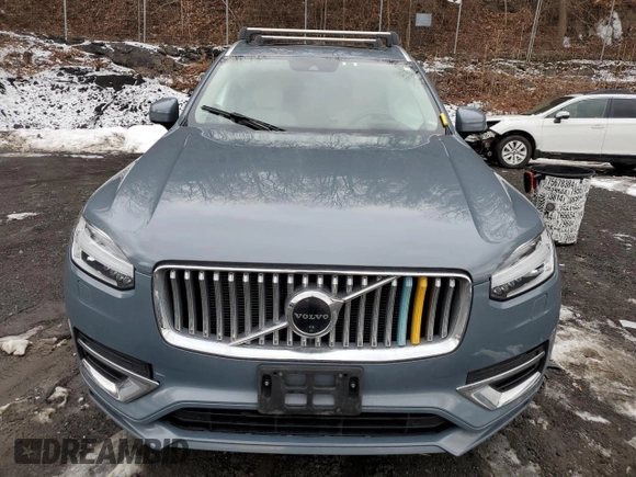 2022 Volvo XC90 Inscription with VIN YV4A22PL8N1871611, listed as a Copart auction lot 43710095 with 68,693 mi miles and Salvage title. Bid and sale history available at DreamBid. Image 5.