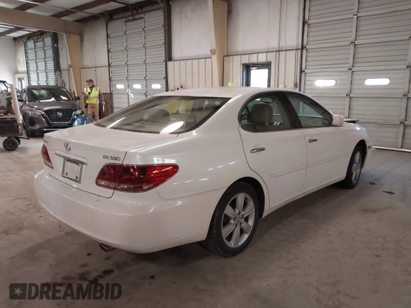 2005 Lexus ES 330 with VIN JTHBA30G955076779, listed as a IAAI auction lot 41622673 with 209,363 mi miles. Bid and sale history available at carsss.com. Image 4.