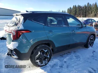 2025 Kia Seltos S with VIN KNDEUCAA0S7727507, listed as a Copart auction lot 42390425 with 1,406 mi miles and Non Repairable. Bid and sale history available at carsss.com. Image 3.