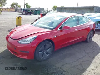 2020 Tesla Model 3 Long Range z VIN 5YJ3E1EB1LF668197, wystawiony jako IAAI lot #40551873 z przebiegiem 94 233 mil mil oraz . Historia ofert i sprzedaży dostępna na DreamBid. Obrazek 20.