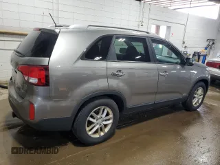 2015 Kia Sorento LX with VIN 5XYKTCA68FG642621, listed as a Copart auction lot 62039005 with 122,579 mi miles and Clean title. Bid and sale history available at DreamBid. Image 3.
