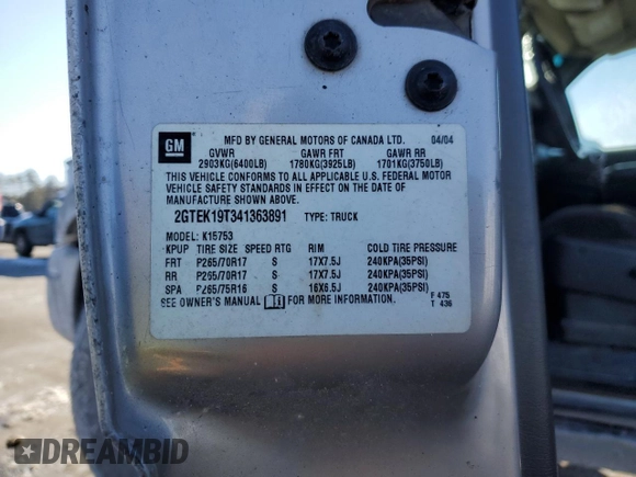 2004 GMC Sierra 1500 SLT z VIN 2GTEK19T341363891, wystawiony jako Copart lot #54883845 z przebiegiem Nie podano mil oraz Nie do naprawy • Non repairable. Historia ofert i sprzedaży dostępna na DreamBid. Obrazek 15.