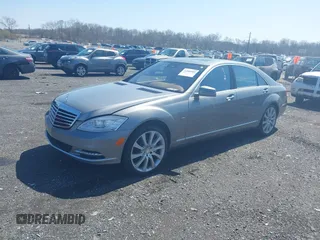 2012 Mercedes-Benz S 550 z VIN WDDNG9EB8CA477487, wystawiony jako IAAI lot #41936591 z przebiegiem 61 182 mil mil oraz . Historia ofert i sprzedaży dostępna na DreamBid. Obrazek 17.