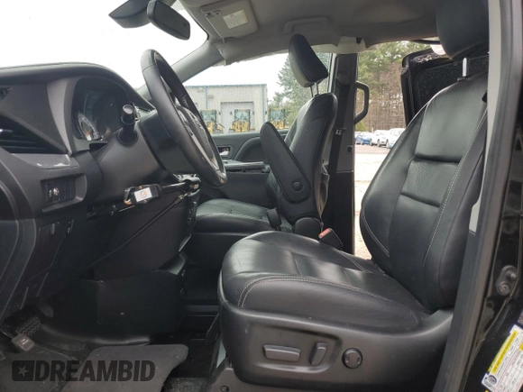 2018 Toyota Sienna SE with VIN 5TDXZ3DC3JS965024, listed as a Copart auction lot 51798835 with 51,267 mi miles and Salvage title. Bid and sale history available at DreamBid. Image 7.