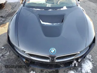 2015 BMW i8 z VIN WBY2Z2C57FV392308, wystawiony jako Copart lot #85937334 z przebiegiem Nie podano mil oraz Szkoda całkowita • Salvage title. Historia ofert i sprzedaży dostępna na DreamBid. Obrazek 11.