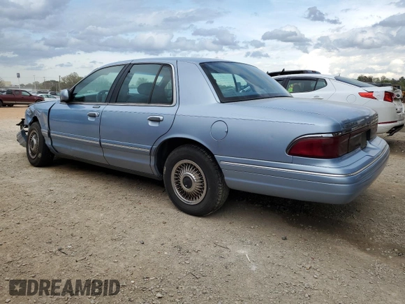 1997 Mercury Grand Marquis GS z VIN 2MELM74W2VX642879, wystawiony jako Copart lot #51464035 z przebiegiem 117 860 mil mil oraz Szkoda całkowita • Salvage title. Historia ofert i sprzedaży dostępna na DreamBid. Obrazek 2.